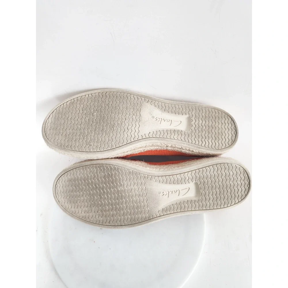 Clarks Espadrille Flats Loafers 8.5 Slip On Orange Suede Perforated Comfort Shoe